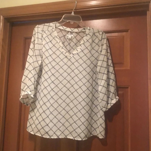 3/$15 Old navy blouse - Picture 1 of 3
